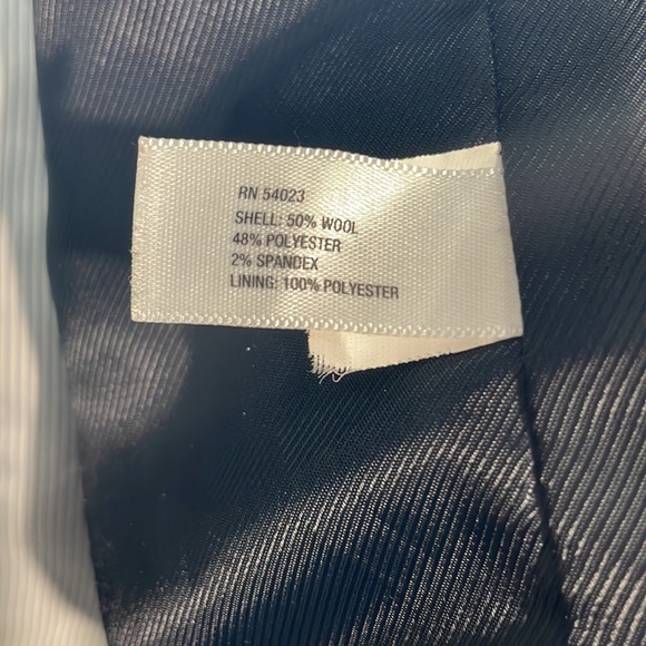 Gap wool blend classic navy blazer.  Size 12.  Fully lined. - Picture 13 of 16